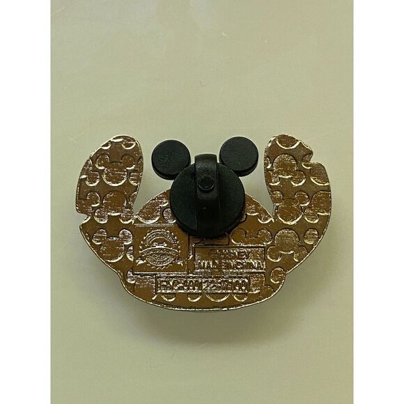 Stitch Emoji Blitz Heart Eyes Disney Trading Pin - Picture 2 of 4